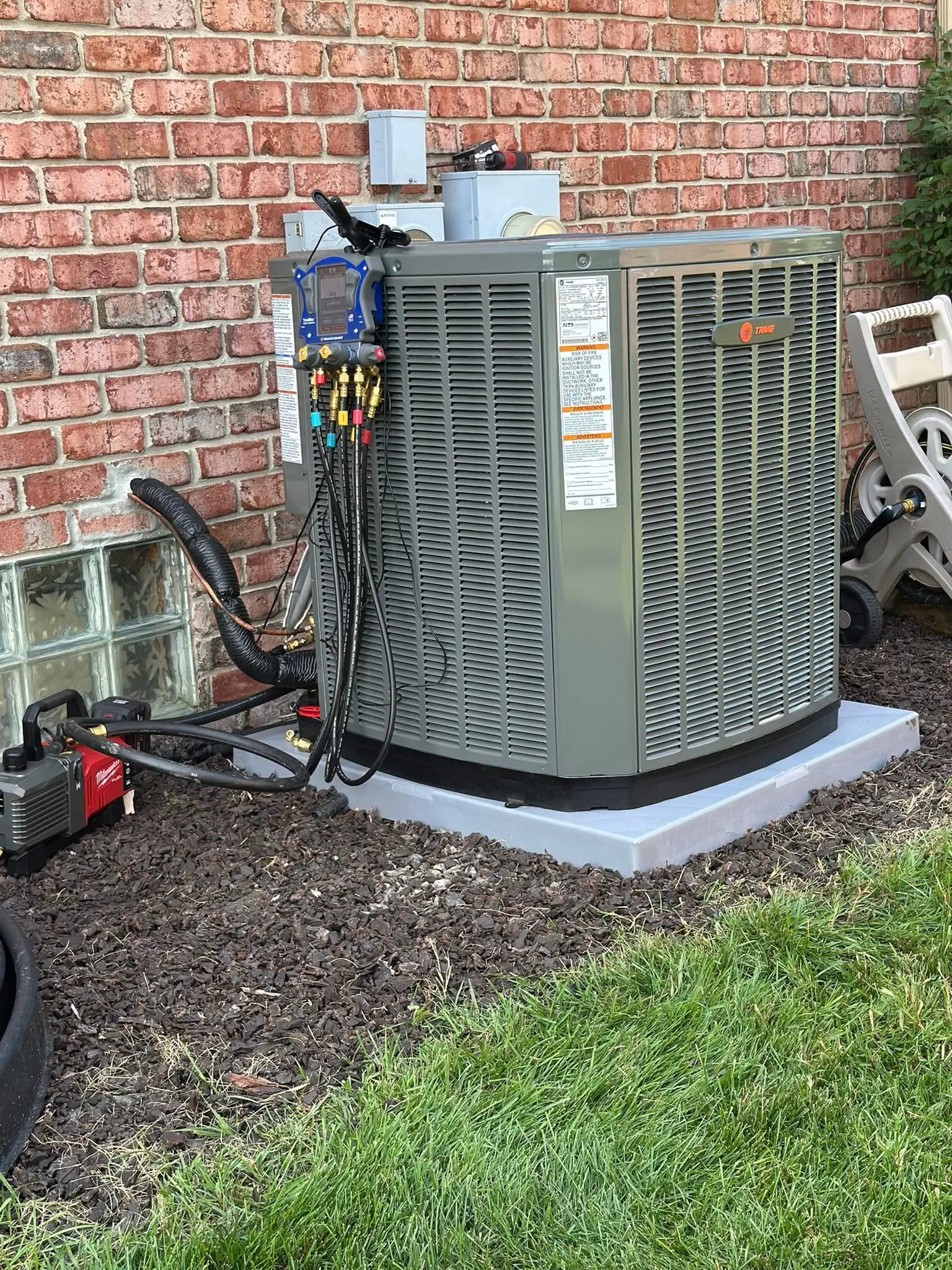 Outdoor central air conditioner unit with gauges